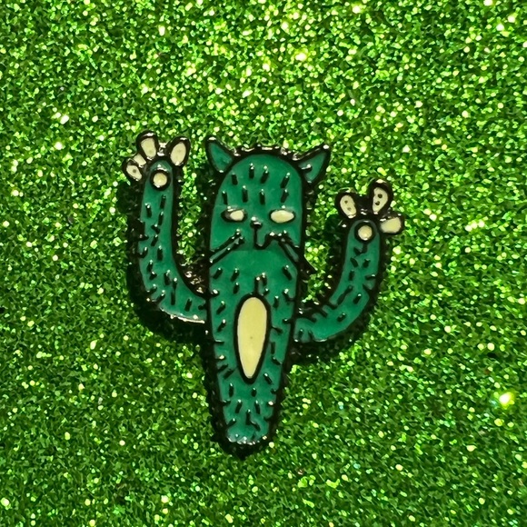 ♡♡3/$15 Cactus Enamel Pin - Picture 1 of 3